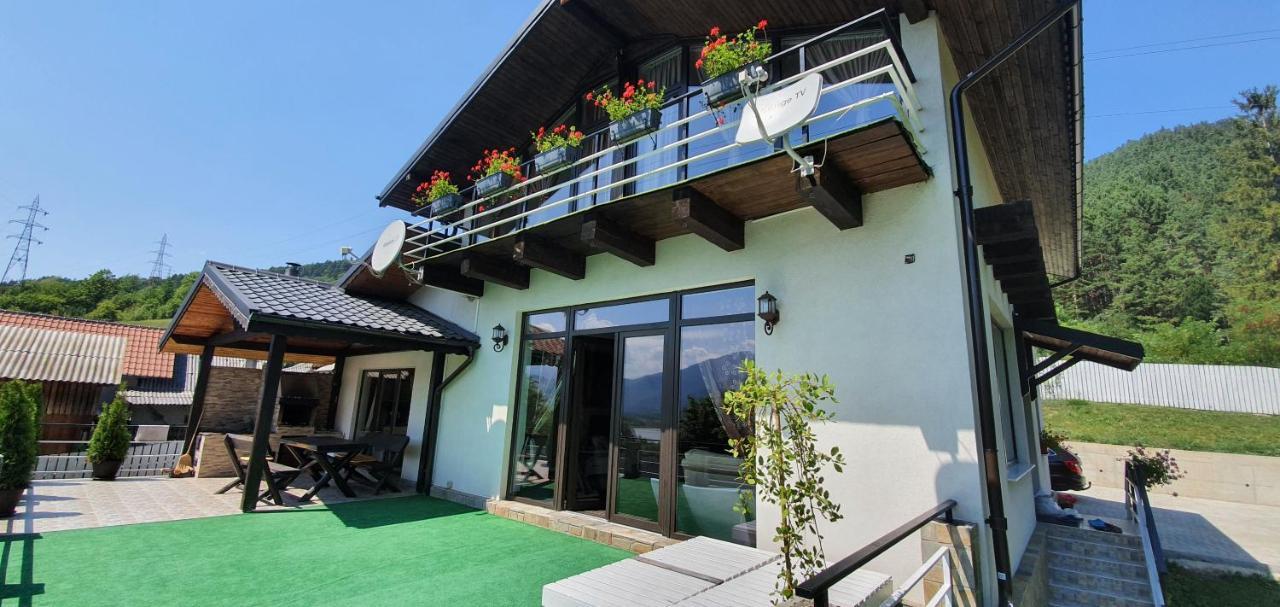 Casa Yla Villa Piatra Neamţ Buitenkant foto